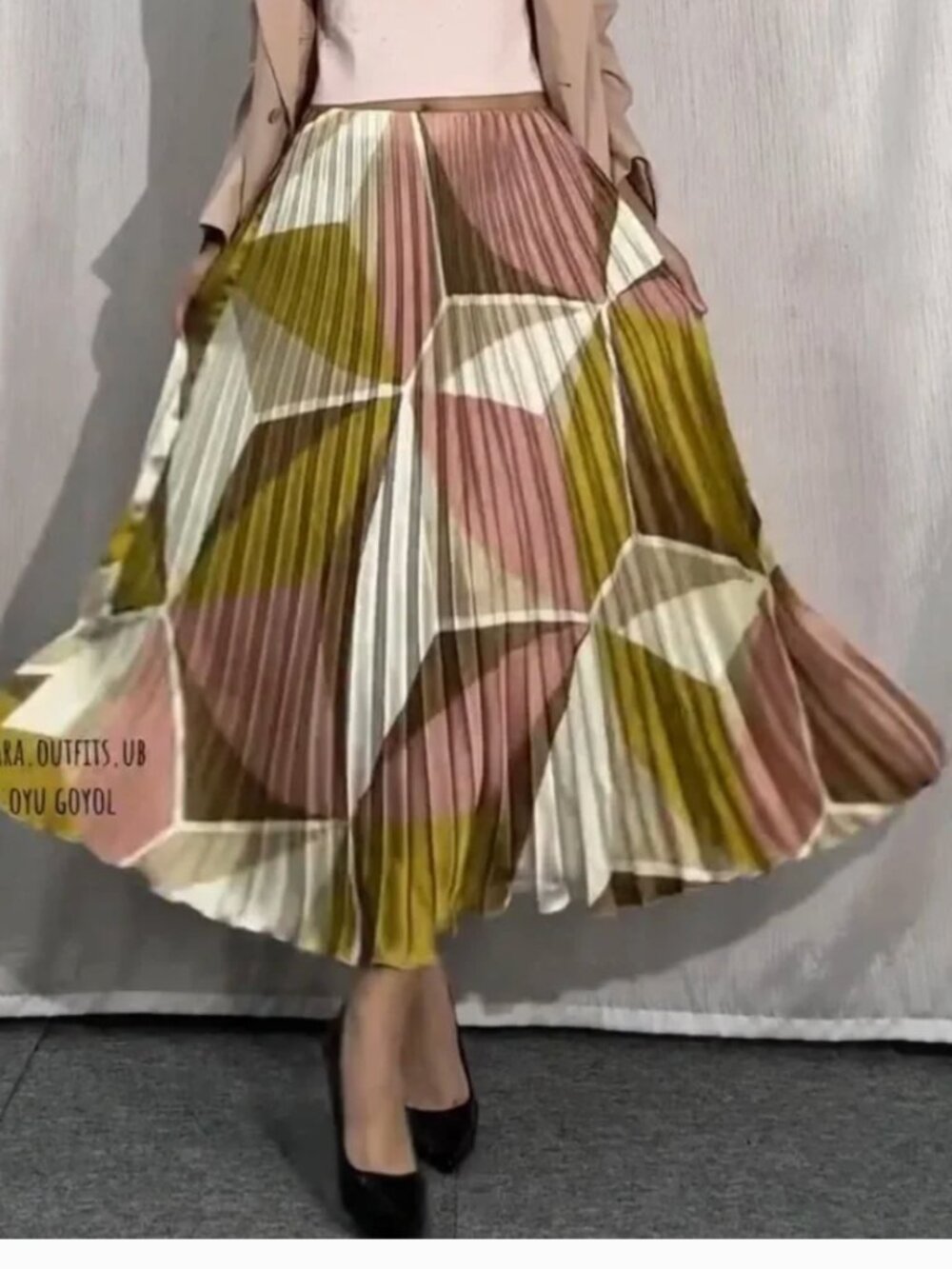 NWOT Bloggers Fave ZARA GEOMETRIC PRINT PLEATED Midi SKIRT - Picture 3 of 9